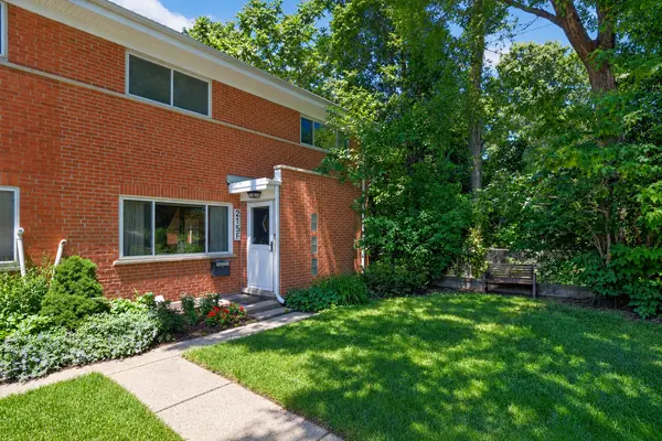 215 Dodge AVE #F, Evanston, IL 60202