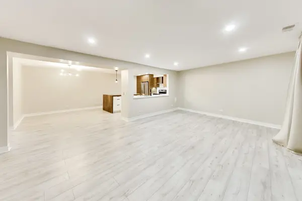 1030 S Fernandez AVE #2B, Arlington Heights, IL 60005