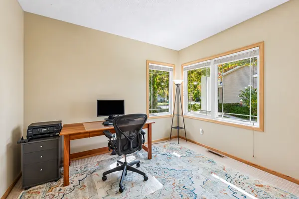 9780 Cupola LN, Eden Prairie, MN 55347