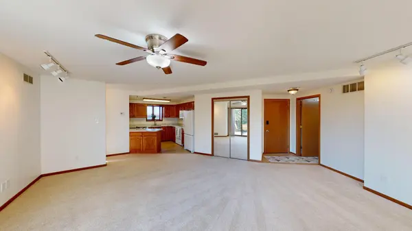 808 Lake Chapeau DR #201, Albert Lea, MN 56007