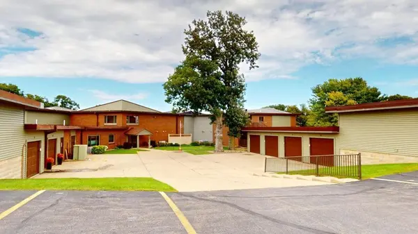808 Lake Chapeau DR #201, Albert Lea, MN 56007