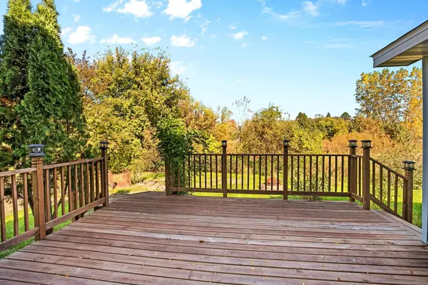 3229 Meadow Brook PL, Woodbury, MN 55125