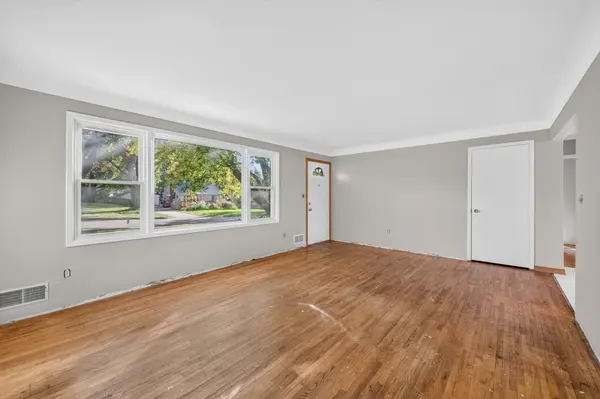 2695 Maryland AVE E, Maplewood, MN 55119