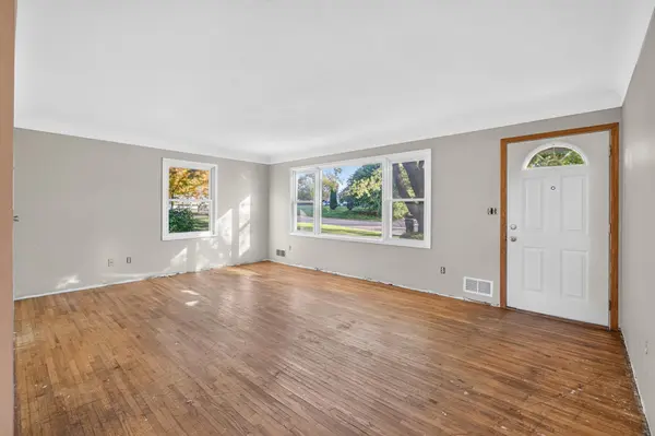 2695 Maryland AVE E, Maplewood, MN 55119