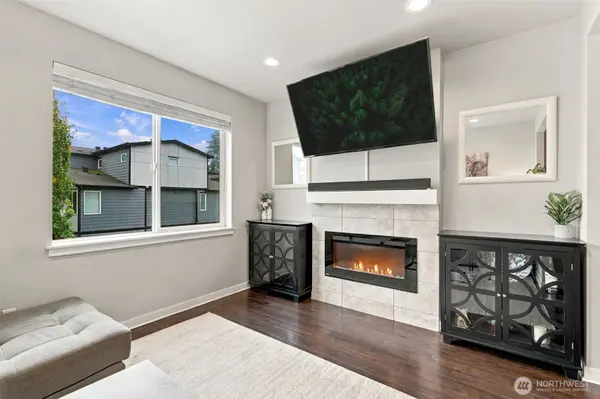 3230 148th ST SW #D2, Lynnwood, WA 98087