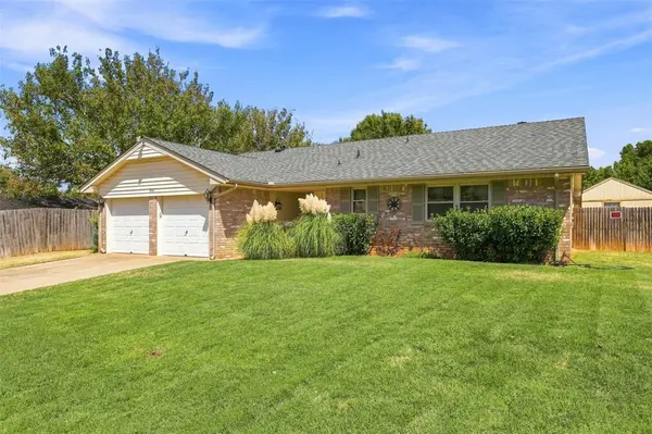 900 John F Kroutil DR, Yukon, OK 73099