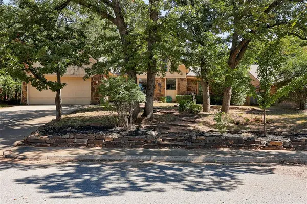 2104 Raintree RD, Edmond, OK 73013