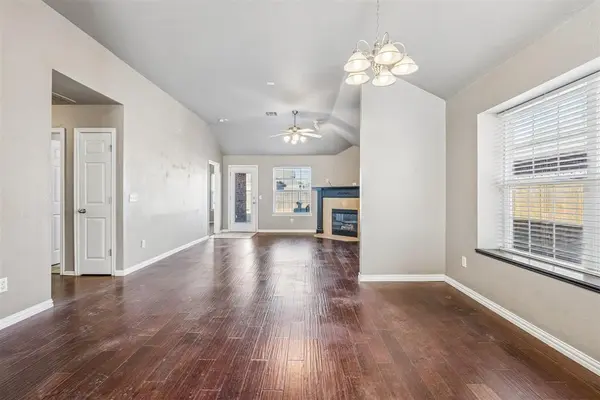 4209 Applegate DR, Moore, OK 73160