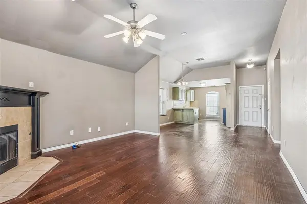 4209 Applegate DR, Moore, OK 73160