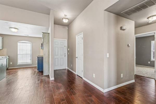 4209 Applegate DR, Moore, OK 73160