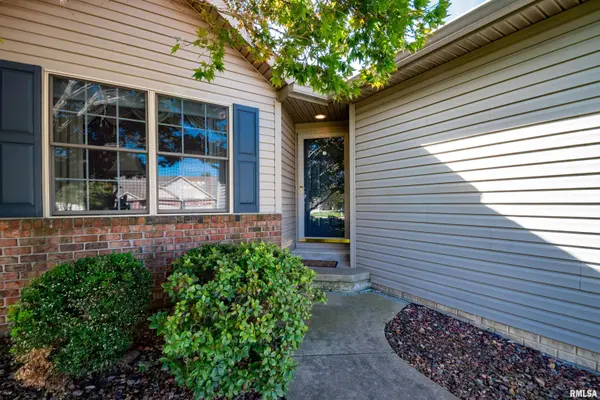 10 ELK CT, Washington, IL 61571