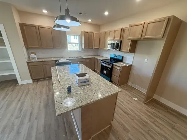 8962 E Joshua St, Bel Aire, KS 67226