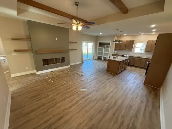 8962 E Joshua St, Bel Aire, KS 67226