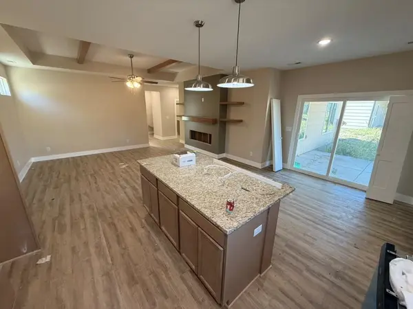 8962 E Joshua St, Bel Aire, KS 67226