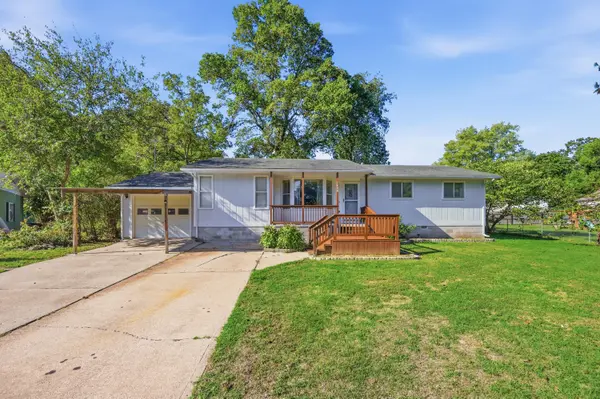 1406 Knapp CT, Neosho, MO 64850