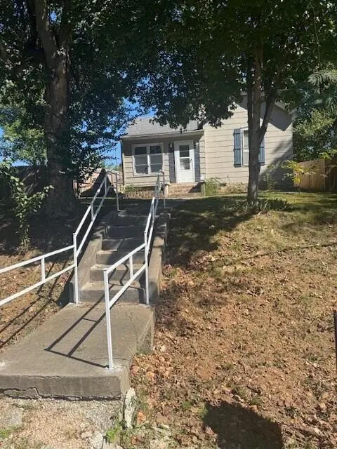 208 N Myrtle ST, Pierce City, MO 65723
