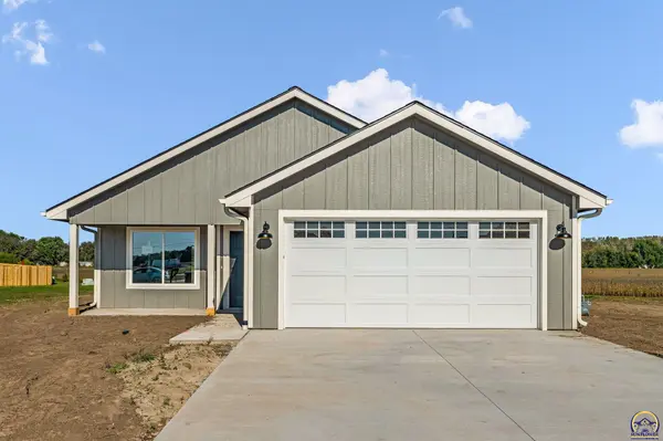 1922 NW Greenwood CT, Topeka, KS 66618