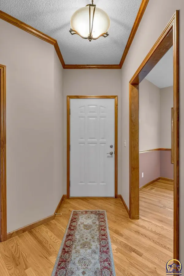 6318 SW Monarch CT, Topeka, KS 66610