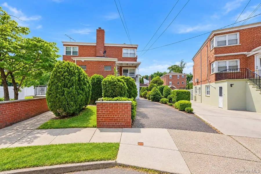 17 Abner PL, Yonkers, NY 10704