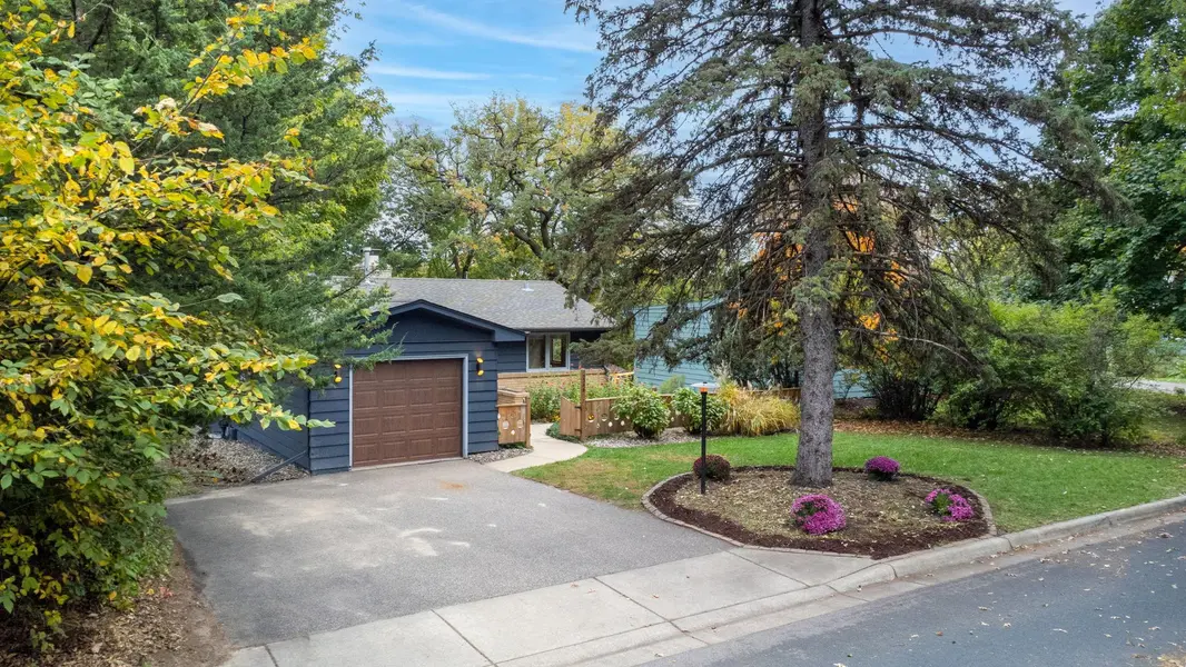 3346 Kyle AVE N, Golden Valley, MN 55422