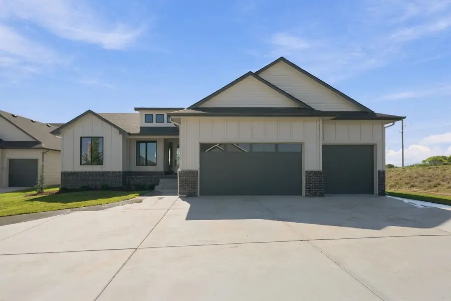 4997 N Emerald, Maize, KS 67101