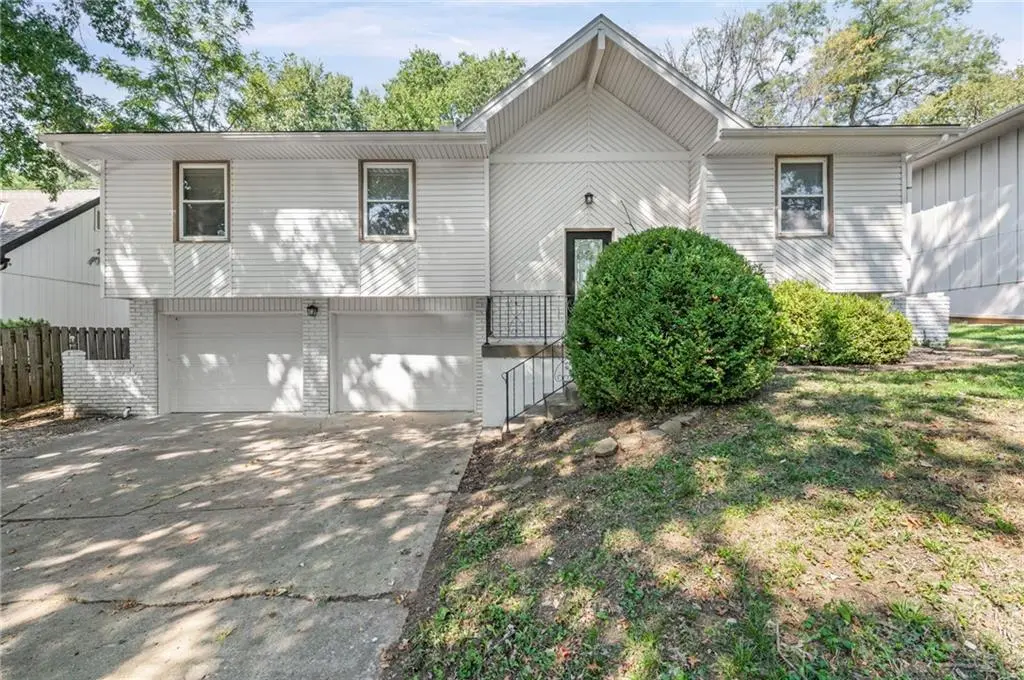 14710 NW 67th ST, Parkville, MO 64152