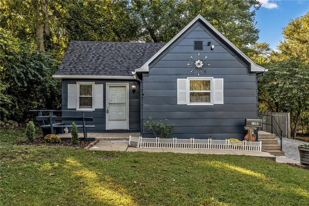 1302 S Hedges AVE, Independence, MO 64052