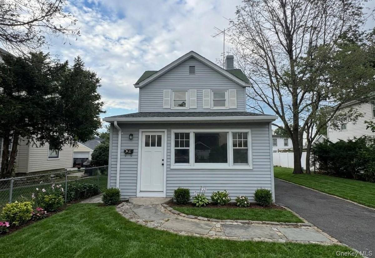 52 Coles ST, Glen Cove, NY 11542