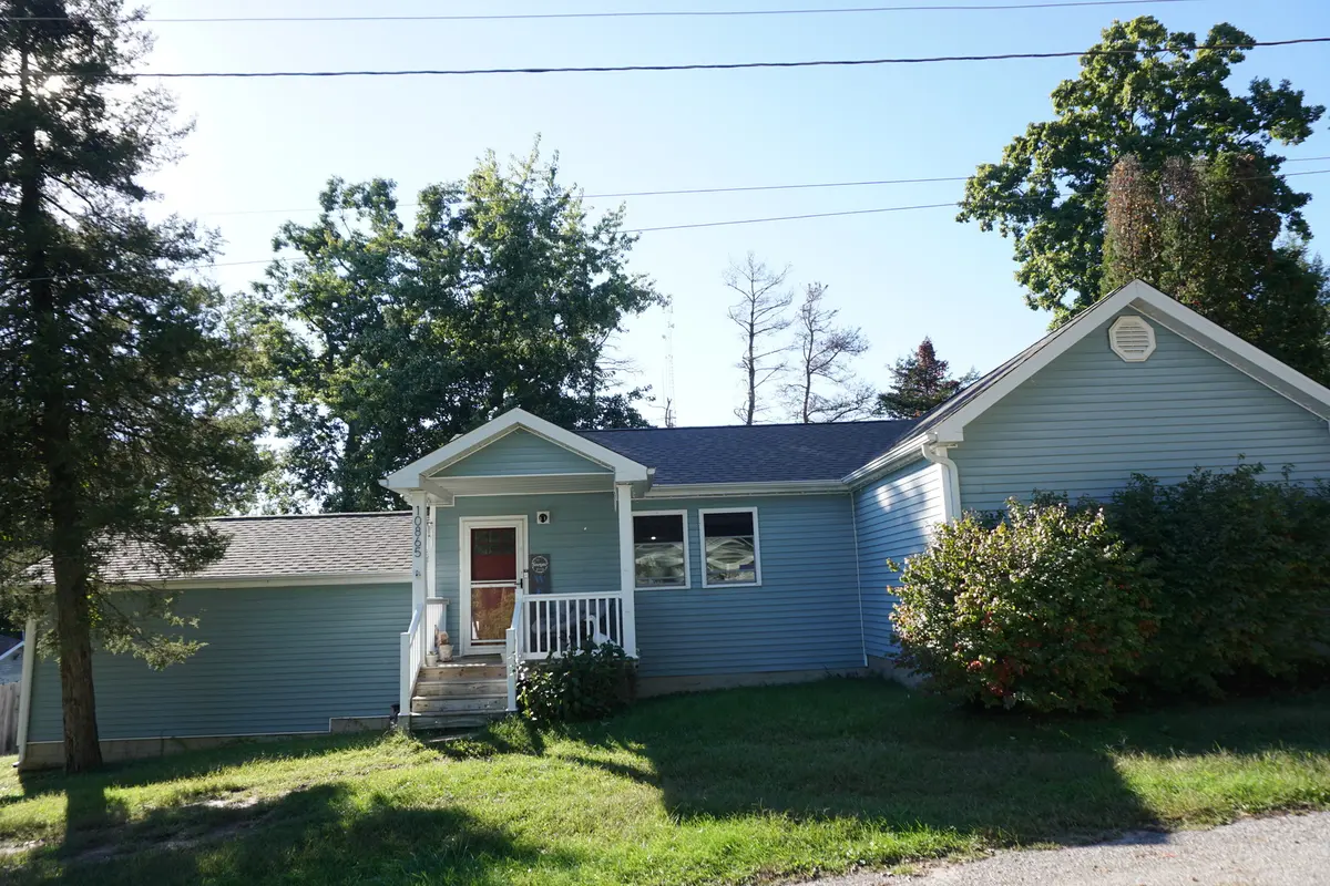 10865 E Seneca LN, Walkerton, IN 46574
