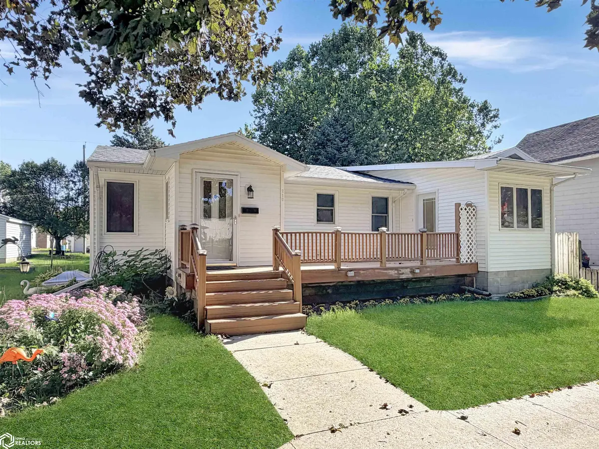 210 5th ST, Hampton, IA 50441