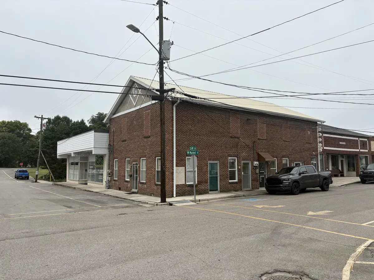 101 W Market St, Smithville, TN 37166