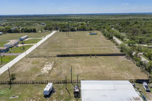 181 Aguila DR, Lockhart, TX 78644