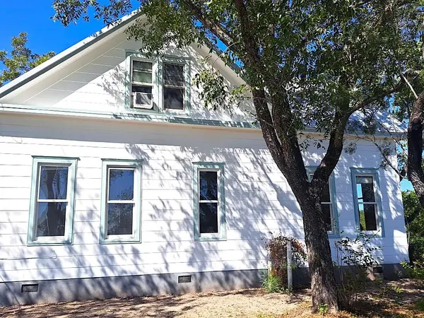 105 Davis DR, Thorndale, TX 76577