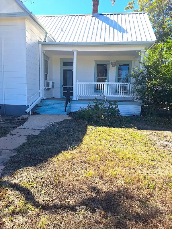 105 Davis DR, Thorndale, TX 76577
