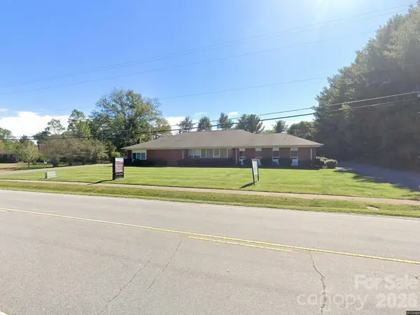 320 E Lee AVE, Yadkinville, NC 27055