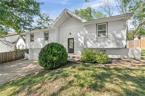14710 NW 67th ST, Parkville, MO 64152