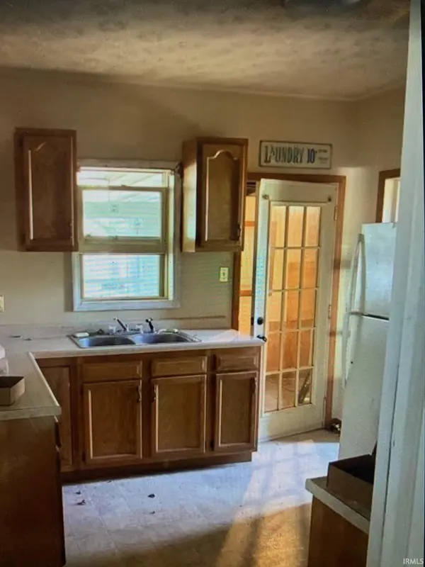 311 W Ewing AVE, South Bend, IN 46613-2107