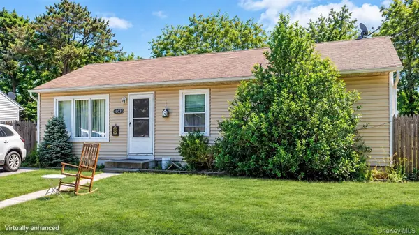 903 Provost AVE, Bellport, NY 11713