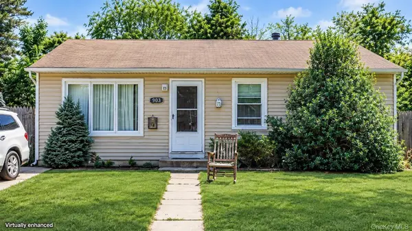 903 Provost AVE, Bellport, NY 11713