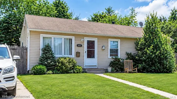 903 Provost AVE, Bellport, NY 11713