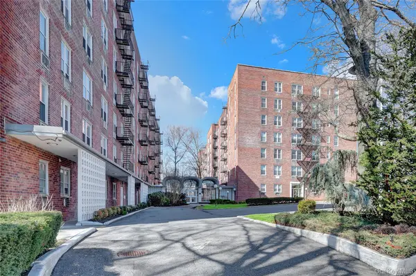 54-44 Little Neck Pkwy #4T, Little Neck, NY 11362