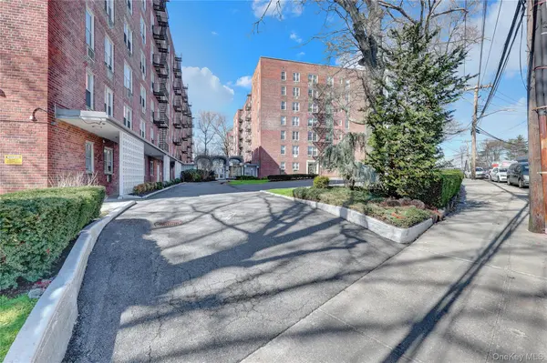 54-44 Little Neck Pkwy #4T, Little Neck, NY 11362