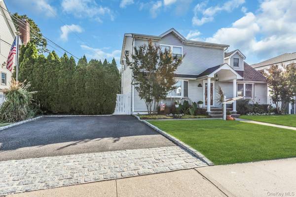 301 Rintin ST, Franklin Square, NY 11010
