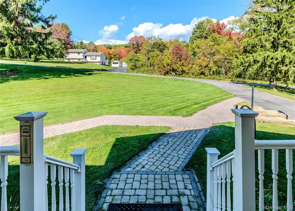 6 Overlook DR, Pawling, NY 12564