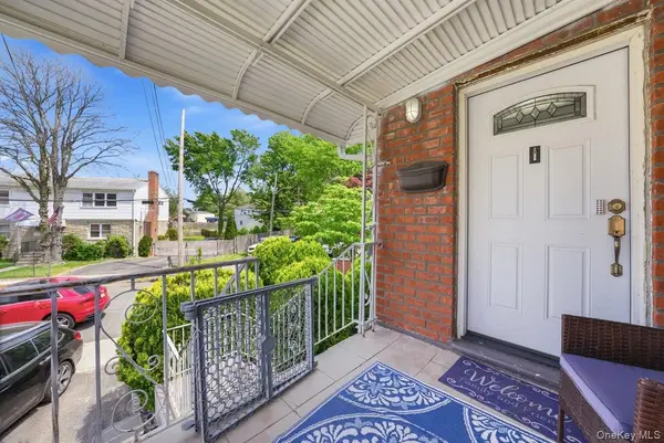 17 Abner PL, Yonkers, NY 10704