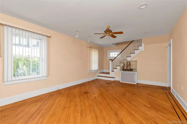 63 Oak ST, Lynbrook, NY 11563