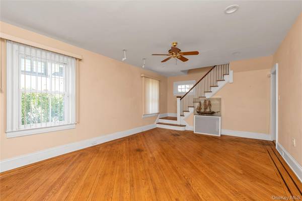 63 Oak ST, Lynbrook, NY 11563