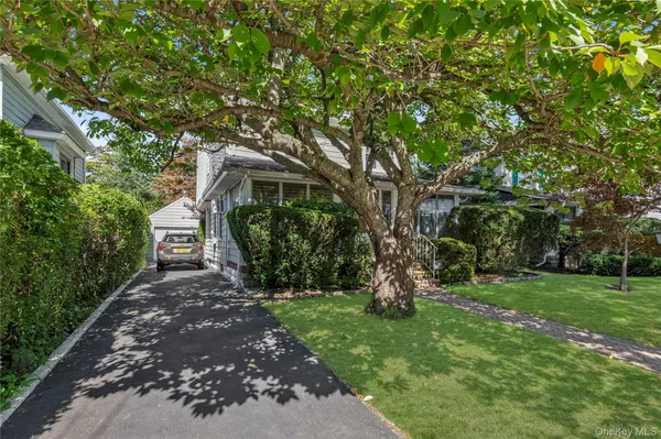 63 Oak ST, Lynbrook, NY 11563