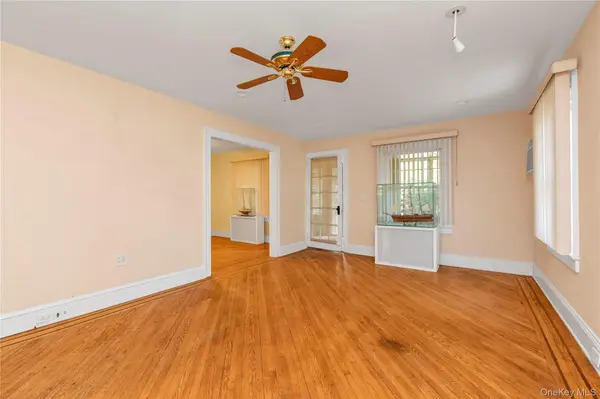 63 Oak ST, Lynbrook, NY 11563