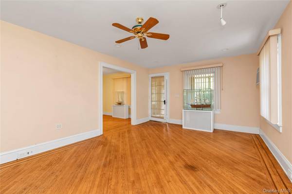 63 Oak ST, Lynbrook, NY 11563